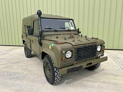 Land Rover TUM Wolf 110: Hard Top LHD