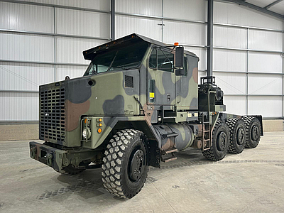 Oshkosh M1070 8x8 Heavy Equipment Transporter System (HETS)