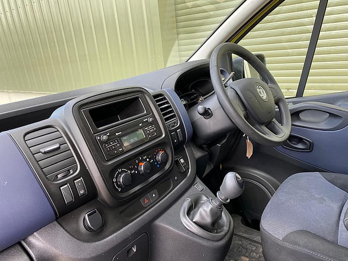 2015 Vauxhall Vivaro 2900 1.6 CDTi LWB 6 seat crew van - Gallery image 14
