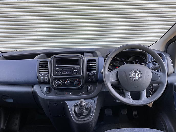 2015 Vauxhall Vivaro 2900 1.6 CDTi LWB 6 seat crew van - Gallery image 15