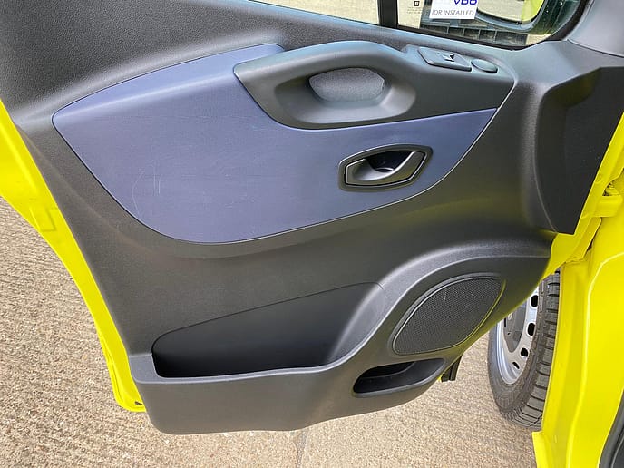 2015 Vauxhall Vivaro 2900 1.6 CDTi LWB 6 seat crew van - Gallery image 21
