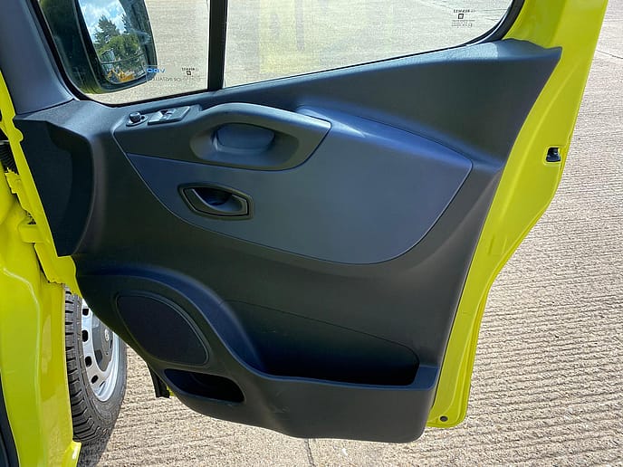 2015 Vauxhall Vivaro 2900 1.6 CDTi LWB 6 seat crew van - Gallery image 22