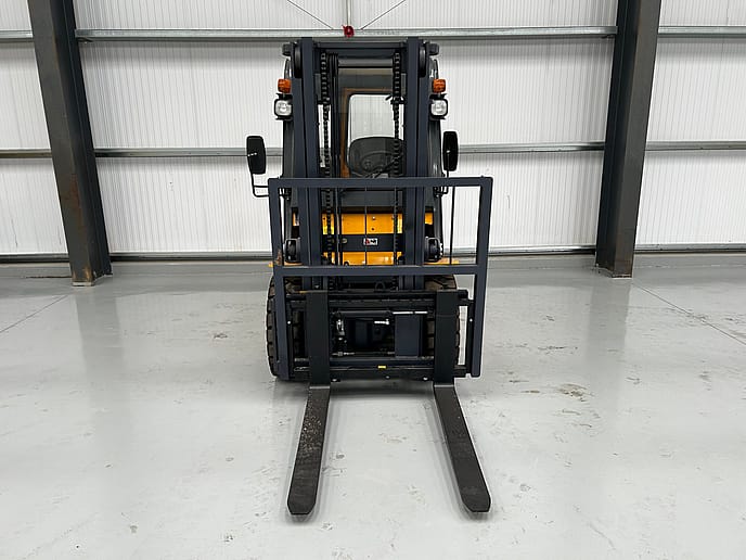 Apache HH30Z 3 ton: Diesel Forklift Truck - Gallery image 10