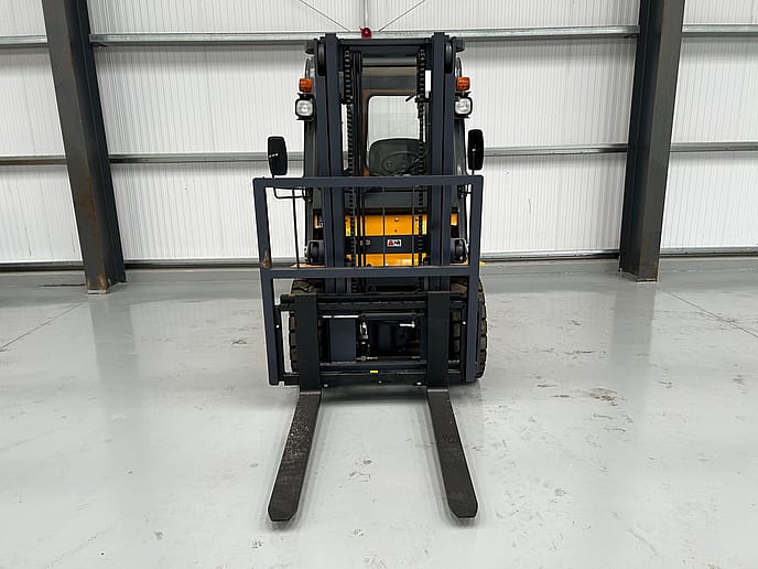 Apache HH30Z 3 ton: Diesel Forklift Truck - Gallery image 9