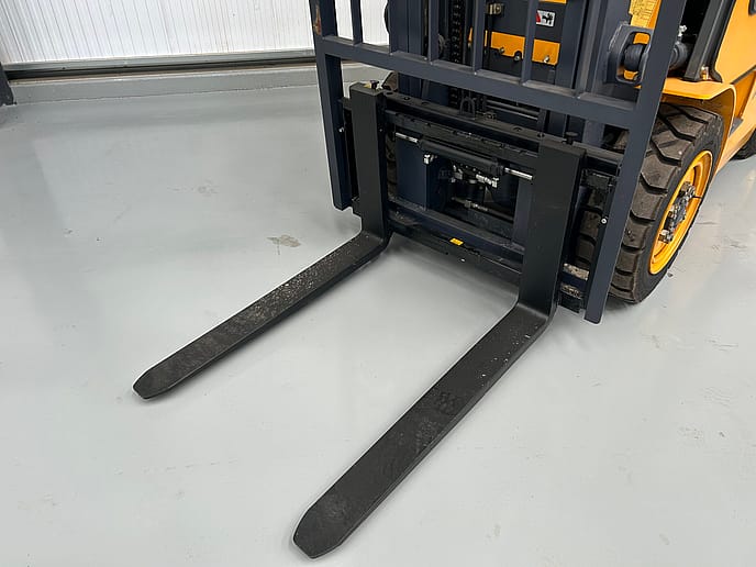 Apache HH30Z 3 ton: Diesel Forklift Truck - Gallery image 13