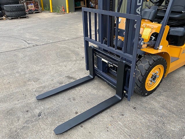 Apache HH30Z 3 ton: Diesel Forklift Truck - Gallery image 14
