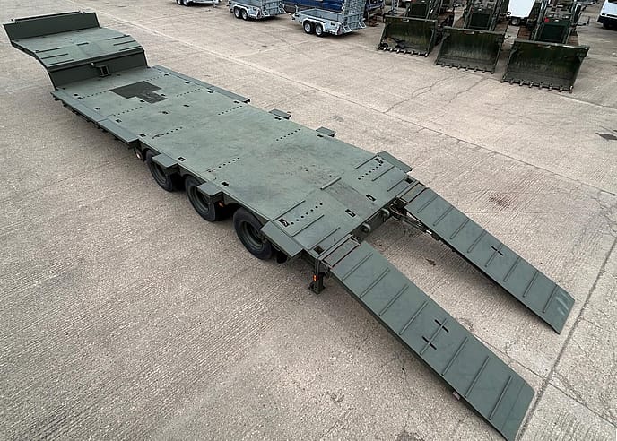 Broshuis E2130 Tri Axle Step Frame Low Loader Trailer - Gallery image 10