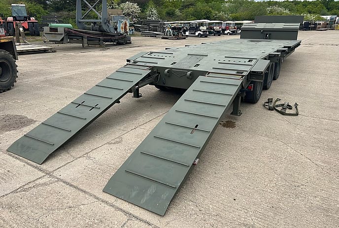 Broshuis E2130 Tri Axle Step Frame Low Loader Trailer - Gallery image 11