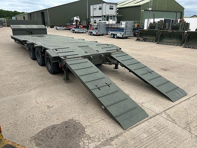 Broshuis E2130 Tri Axle Step Frame Low Loader Trailer - Gallery image 13