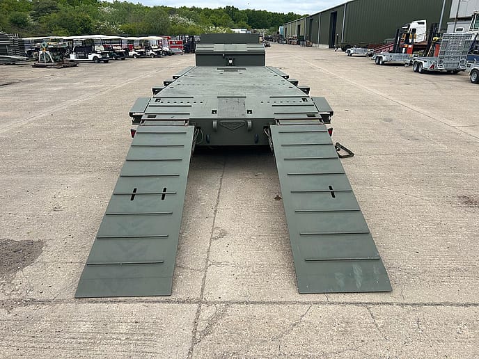 Broshuis E2130 Tri Axle Step Frame Low Loader Trailer - Gallery image 15