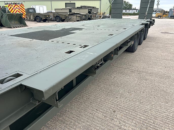 Broshuis E2130 Tri Axle Step Frame Low Loader Trailer - Gallery image 17