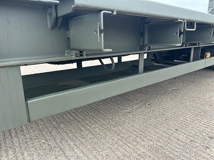 Broshuis E2130 Tri Axle Step Frame Low Loader Trailer - Gallery image 18