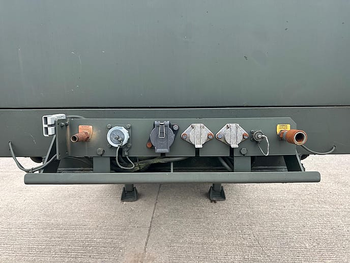 Broshuis E2130 Tri Axle Step Frame Low Loader Trailer - Gallery image 31