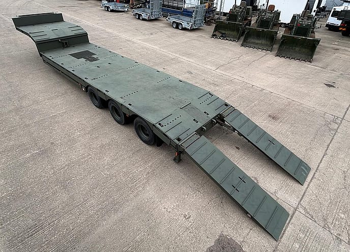 Broshuis E2130 Tri Axle Step Frame Low Loader Trailer - Gallery image 9