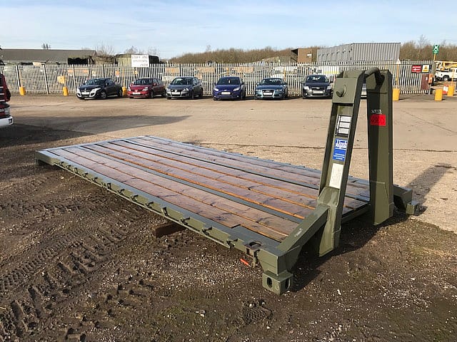 DROPS 20 Foot ISO Twist Lock: Flat Rack - Gallery image 1