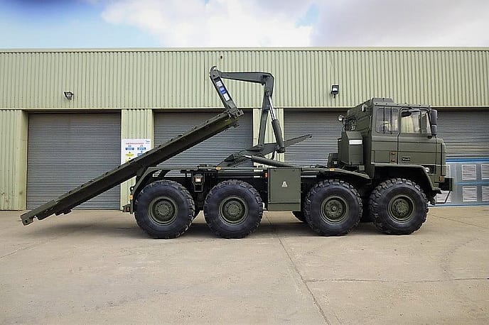 Foden 8x6 DROPS LHD Hook Loader - Gallery image 5