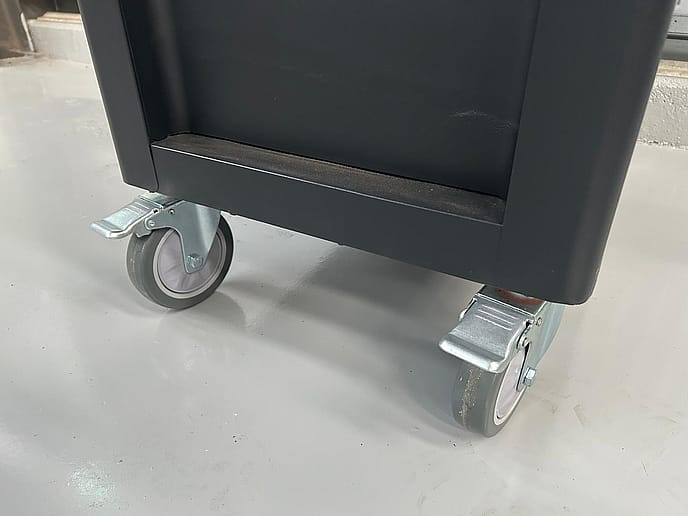 Huttenberg Roll cab 6 drawer Tool cabinet: Complete with tools - Gallery image 11