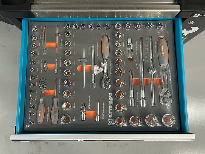 Huttenberg Roll cab 6 drawer Tool cabinet: Complete with tools - Gallery image 12