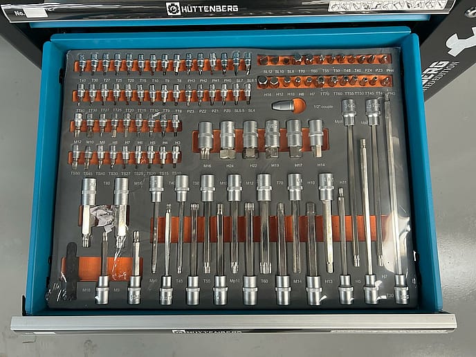 Huttenberg Roll cab 6 drawer Tool cabinet: Complete with tools - Gallery image 15