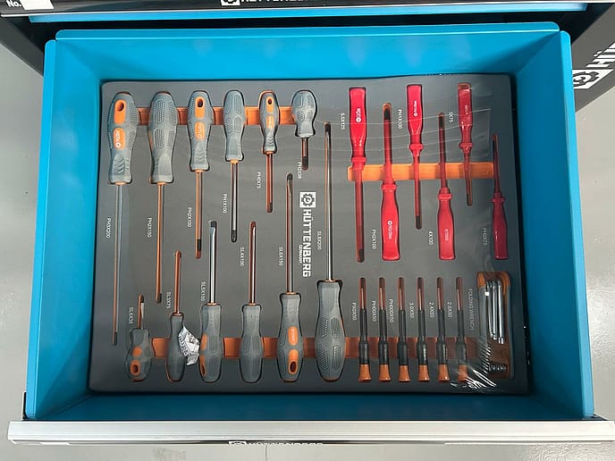 Huttenberg Roll cab 6 drawer Tool cabinet: Complete with tools - Gallery image 16