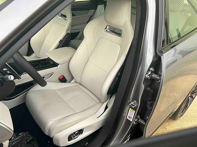Jaguar: F Pace P400 R Dynamic S LHD - Gallery image 11