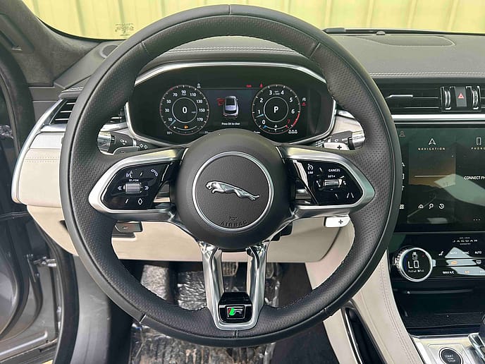 Jaguar: F Pace P400 R Dynamic S LHD - Gallery image 15