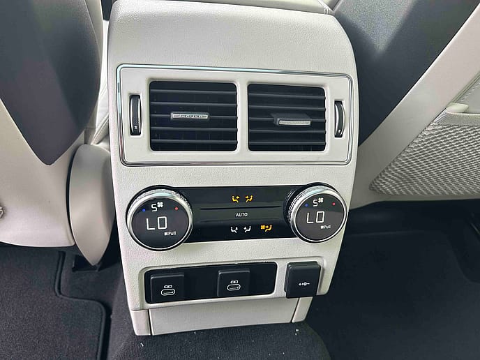 Jaguar: F Pace P400 R Dynamic S LHD - Gallery image 20