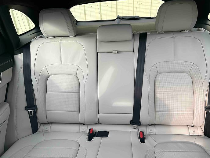 Jaguar: F Pace P400 R Dynamic S LHD - Gallery image 21