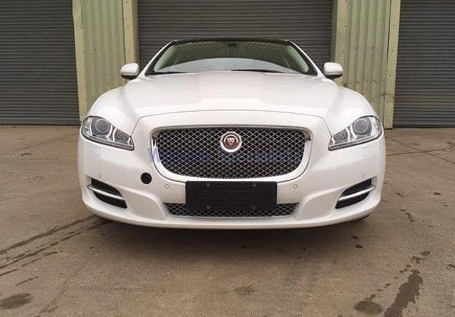 Jaguar: XJ 3.0 V6 AWD Auto Premium LWB - Gallery image 19