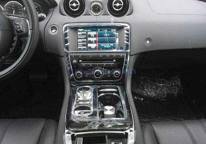 Jaguar: XJ 3.0 V6 AWD Auto Premium LWB - Gallery image 13