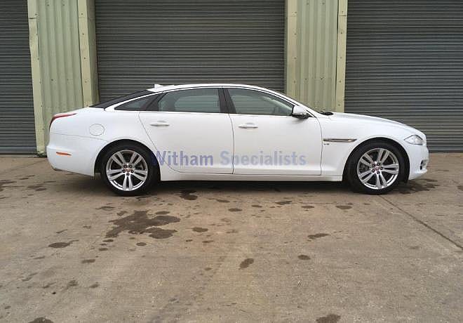 Jaguar: XJ 3.0L V6 S/C Petrol AWD Auto 4 door LWB Premium - Gallery image 5