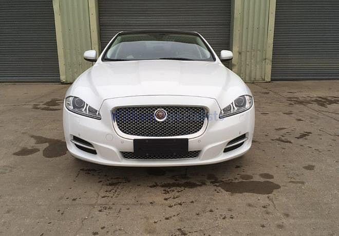 Jaguar: XJ 3.0L V6 S/C Petrol AWD Auto 4 door LWB Premium - Gallery image 15
