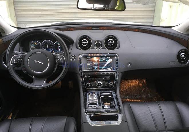 Jaguar: XJ 3.0L V6 S/C Petrol AWD Auto 4 door LWB Premium - Gallery image 20