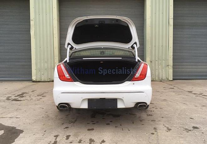 Jaguar: XJ 3.0L V6 S/C Petrol AWD Auto 4 door LWB Premium - Gallery image 3