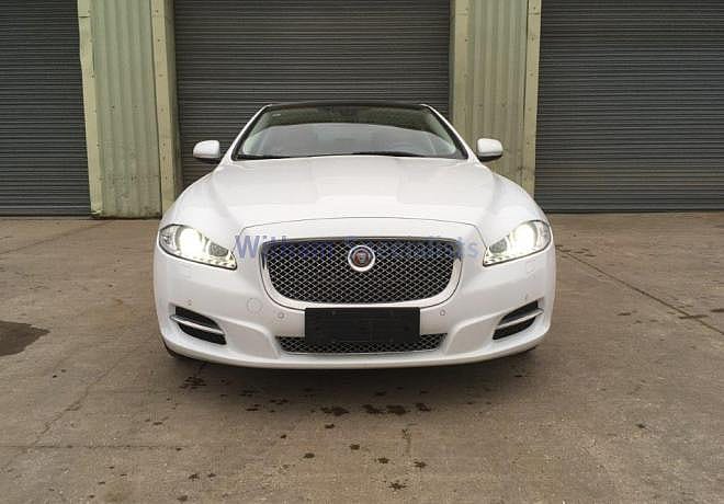Jaguar: XJ 3.0L V6 S/C Petrol AWD Auto 4 door LWB Premium - Gallery image 16