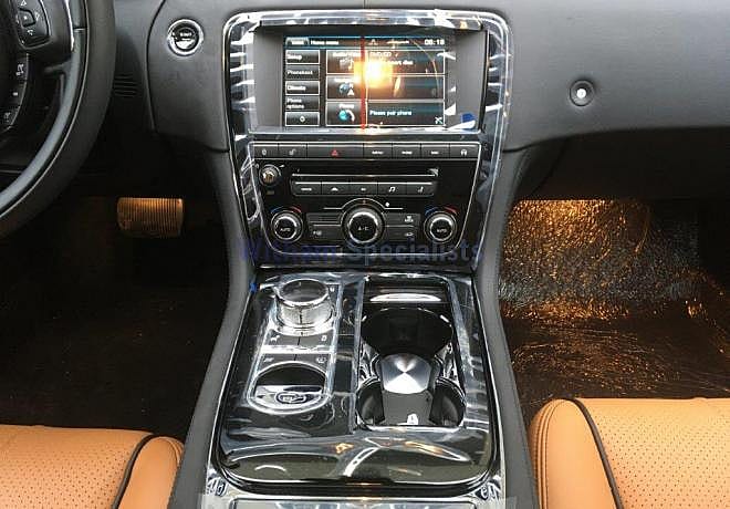 Jaguar: XJ 3.0L V6 S/C Petrol AWD Auto 4 door LWB Premium - Gallery image 12