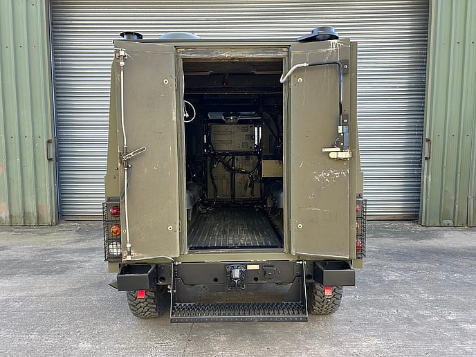 Land Rover : 110 Vixen+ Protected Patrol Vehicle - Gallery image 9