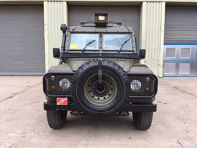 Land Rover Defender 110 Snatch 2B Armoured RHD - Gallery image 2