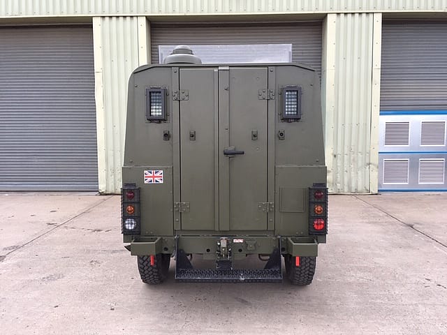 Land Rover Defender 110 Snatch 2B Armoured RHD - Gallery image 7