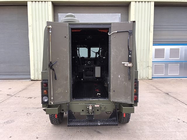 Land Rover Defender 110 Snatch 2B Armoured RHD - Gallery image 8