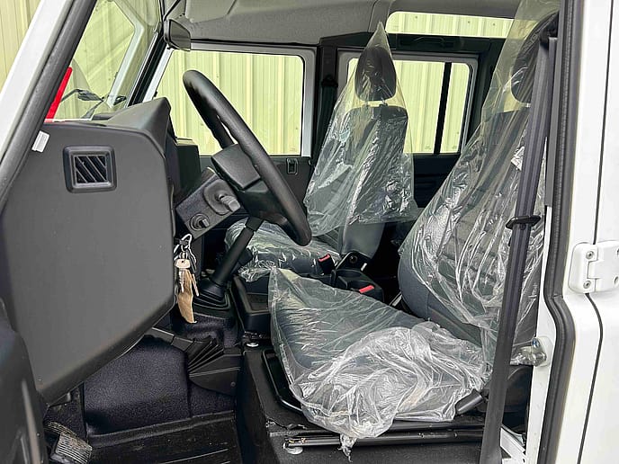 Land Rover : Defender 110 5 Door Station Wagon LHD - Gallery image 12