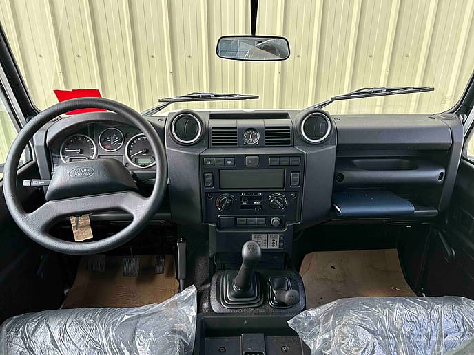 Land Rover : Defender 110 5 Door Station Wagon LHD - Gallery image 10