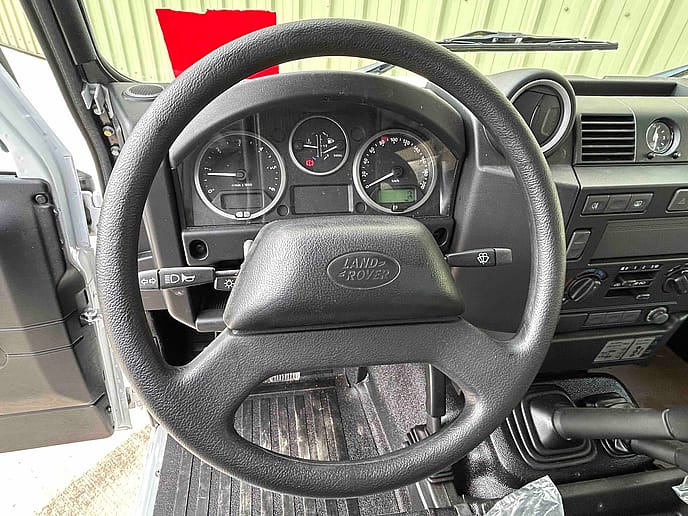 Land Rover : Defender 110 5 Door Station Wagon LHD - Gallery image 1