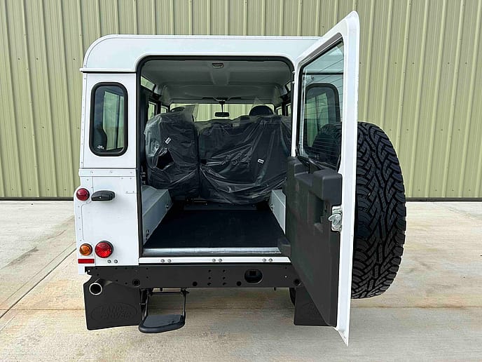 Land Rover : Defender 110 5 Door Station Wagon LHD - Gallery image 13