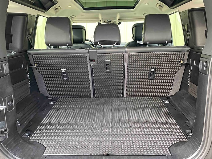 Land Rover: Defender 110 D300 HSE LHD - Gallery image 17