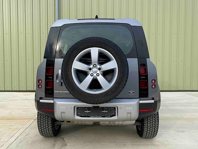 Land Rover: Defender 110 D300 HSE LHD - Gallery image 5