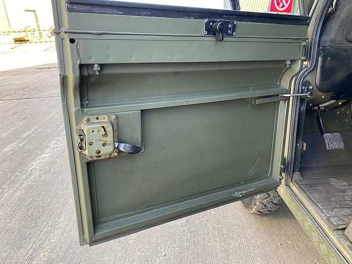 Land Rover Defender 110 Tithonus LHD hardtop - Gallery image 25