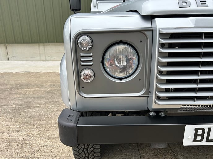 Land Rover Defender 110 XS Station Wagon 7-Seater - Gallery image 10