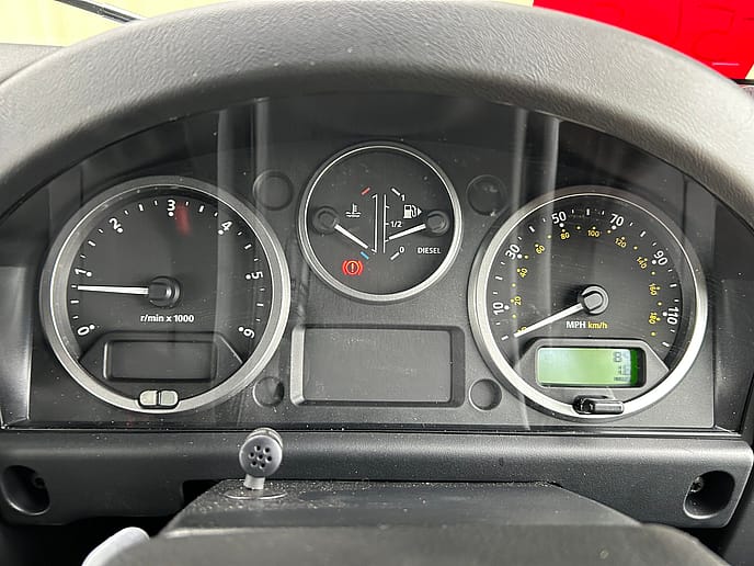 Land Rover Defender 110 XS Station Wagon 7-Seater - Gallery image 18