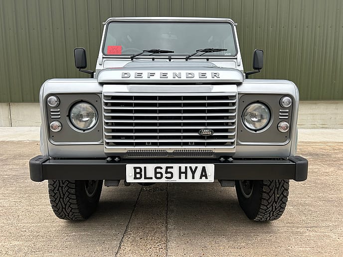 Land Rover Defender 110 XS Station Wagon 7-Seater - Gallery image 2